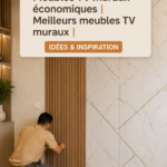 Un salon chaleureux avec une élégante unité murale TV en bois.