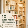 Bibliothèque en bois avec des livres rangés de manière esthétique.