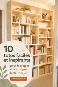 Bibliothèque en bois avec des livres rangés de manière esthétique.