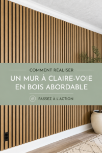 Mur en lattes de bois dans un salon moderne