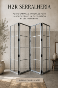 Intérieur moderne avec une grande porte coulissante en verre