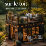 Rooftop aménagé avec un daybed confortable et des plantes luxuriantes