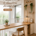 Un bureau mezzanine élégant avec des claustras décoratifs en bois
