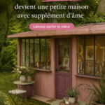 Cabane transformée en maison chaleureuse avec des éléments en bois.