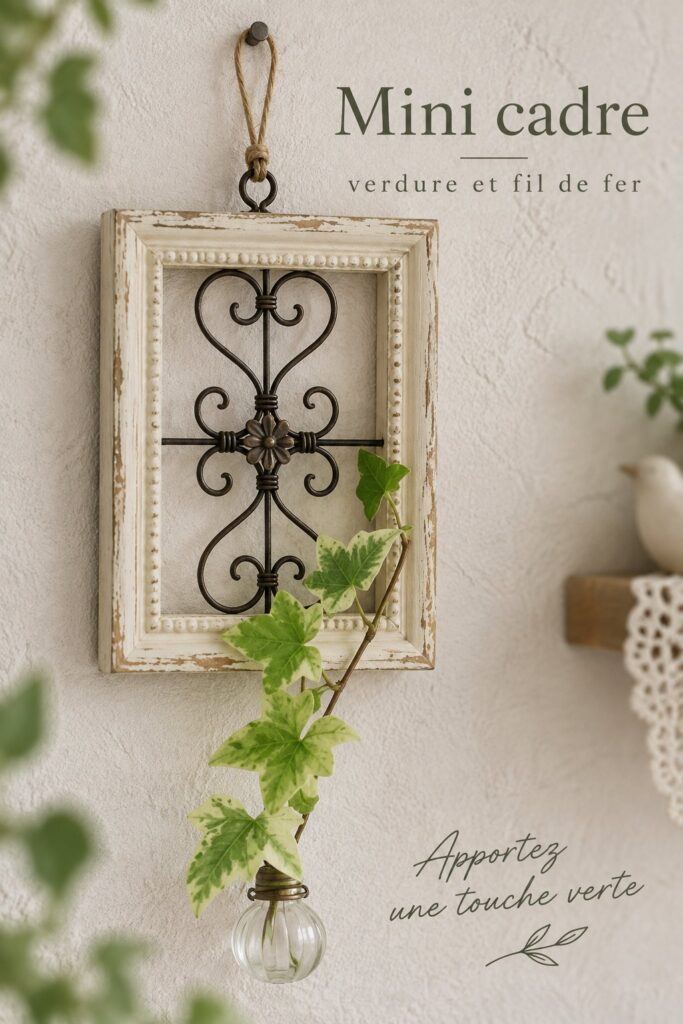 Mini cadres de différentes tailles accrochés au mur pour une décoration chaleureuse.