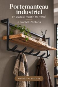 Portemanteau industriel en acacia massif et métal avec 6 crochets dans une entrée moderne.