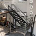 Une rampe d'escalier en acier moderne dans un intérieur élégant.