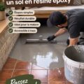 Un sol en résine époxy brillamment appliqué dans un intérieur moderne, mettant en valeur son esthétique unique.