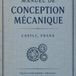 Femme consultant un manuel de design de maison en ligne
