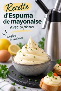 Mousse de mayonnaise légère réalisée avec un siphon dans un ramequin élégant