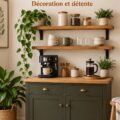 Coin café chaleureux avec du mobilier en bois et des tasses décoratives